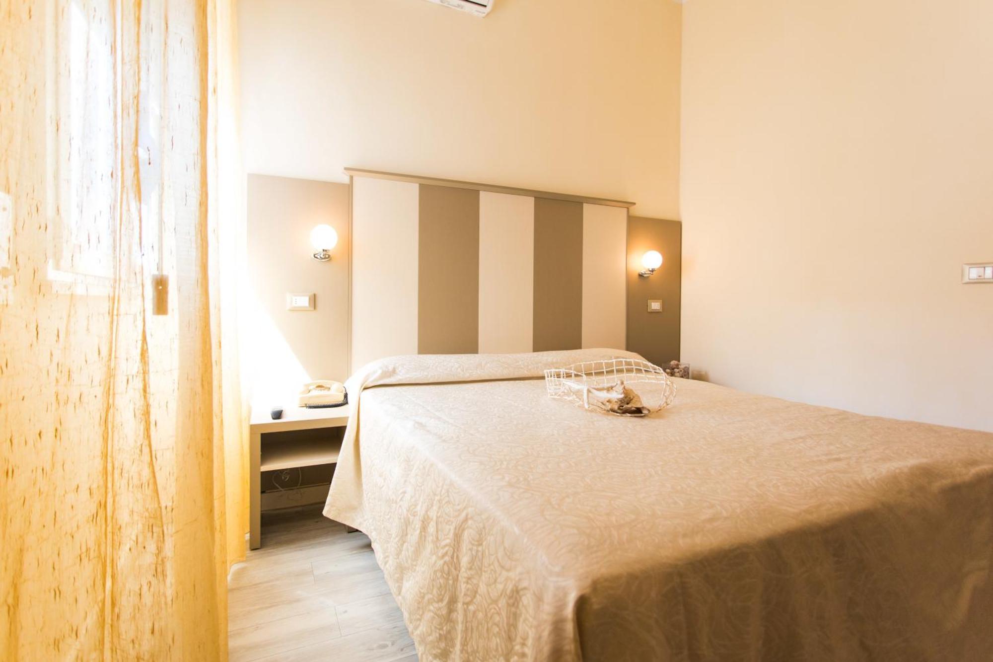 Hotel Trieste Чезенатіко Номер фото