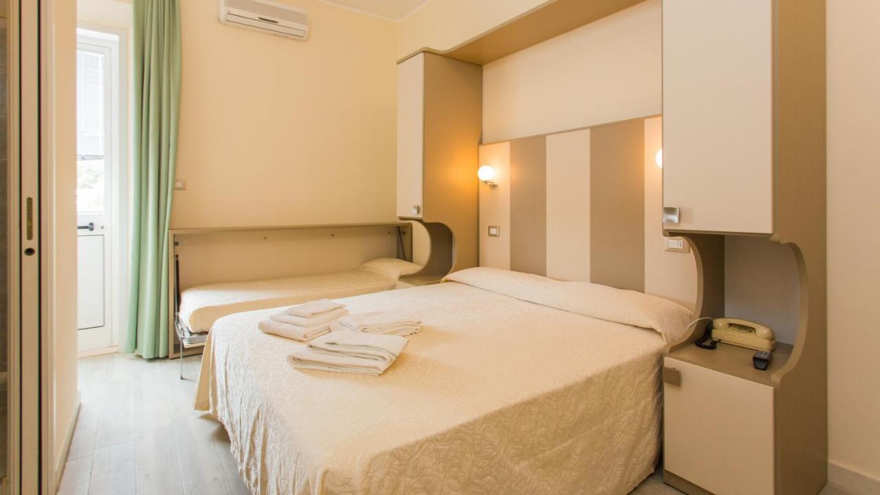 Hotel Trieste Чезенатіко Номер фото