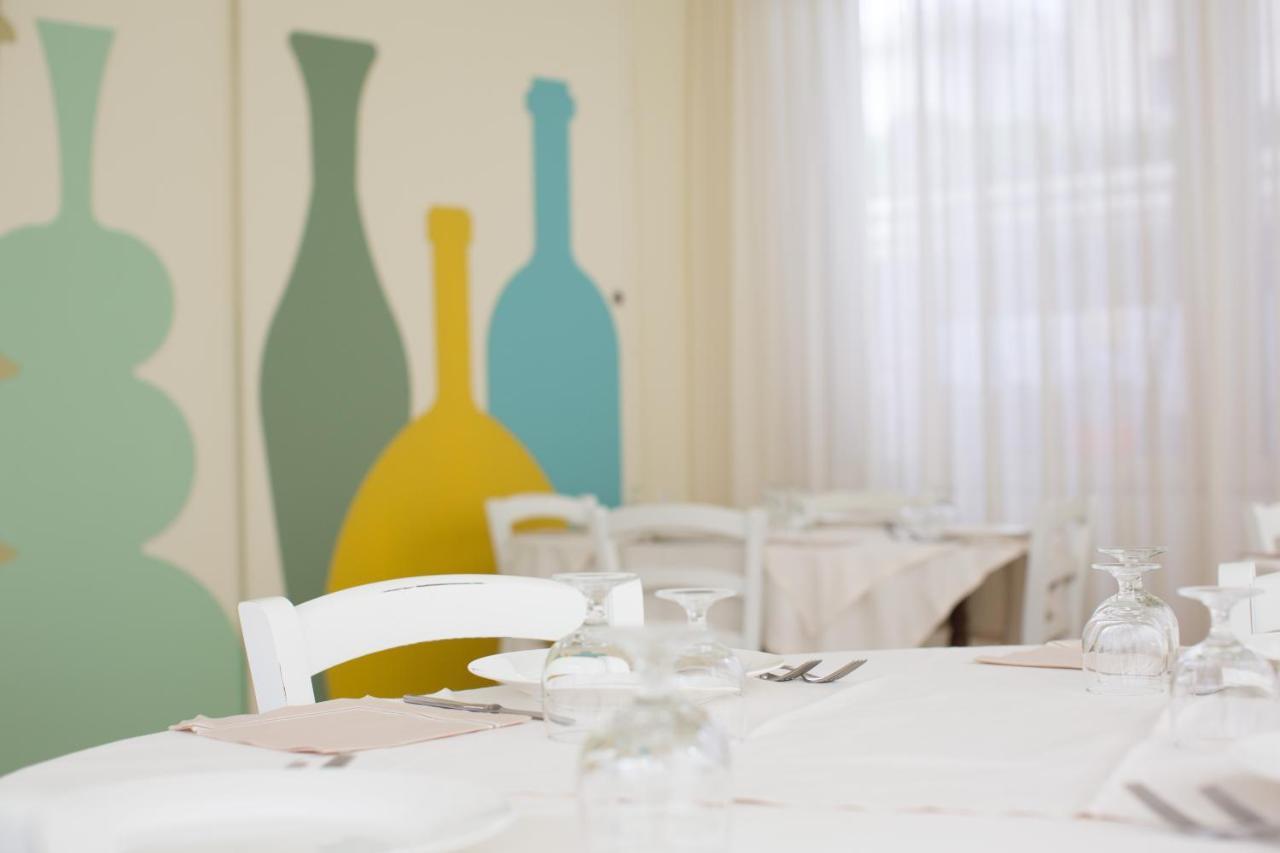 Hotel Trieste Чезенатіко Екстер'єр фото