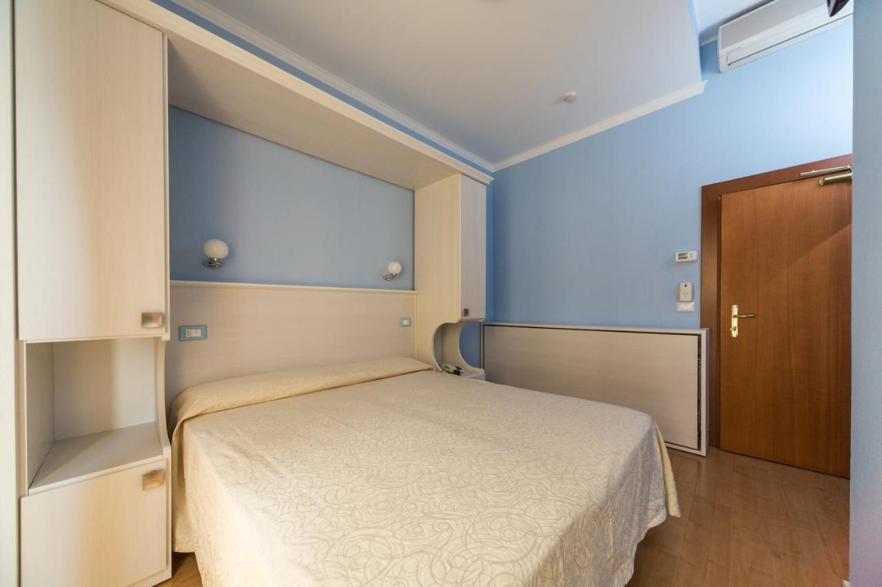 Hotel Trieste Чезенатіко Номер фото